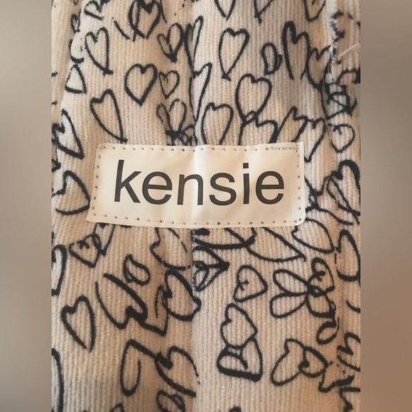 Kensie ring-sling style slub purse in cream with black sketch hearts - Picture 4 of 8